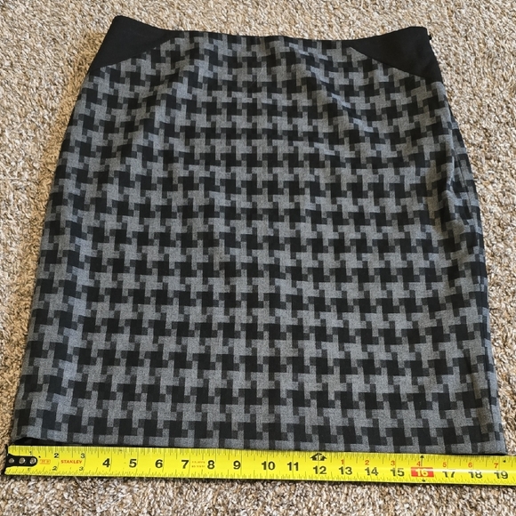 The Limited Black and Gray A-Line Skirt - Picture 5 of 9